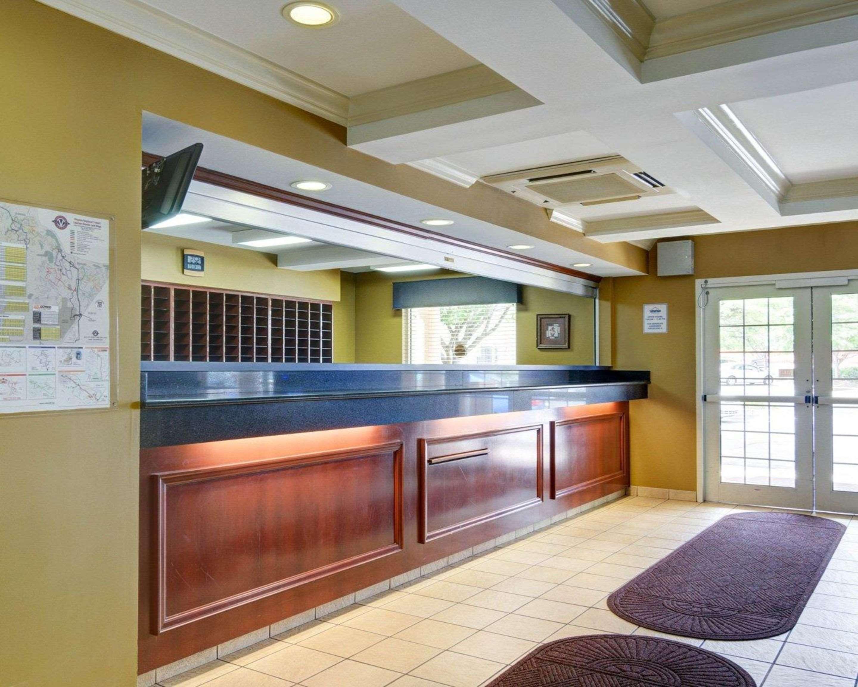 Hotel Suburban - Washington Dulles 2*