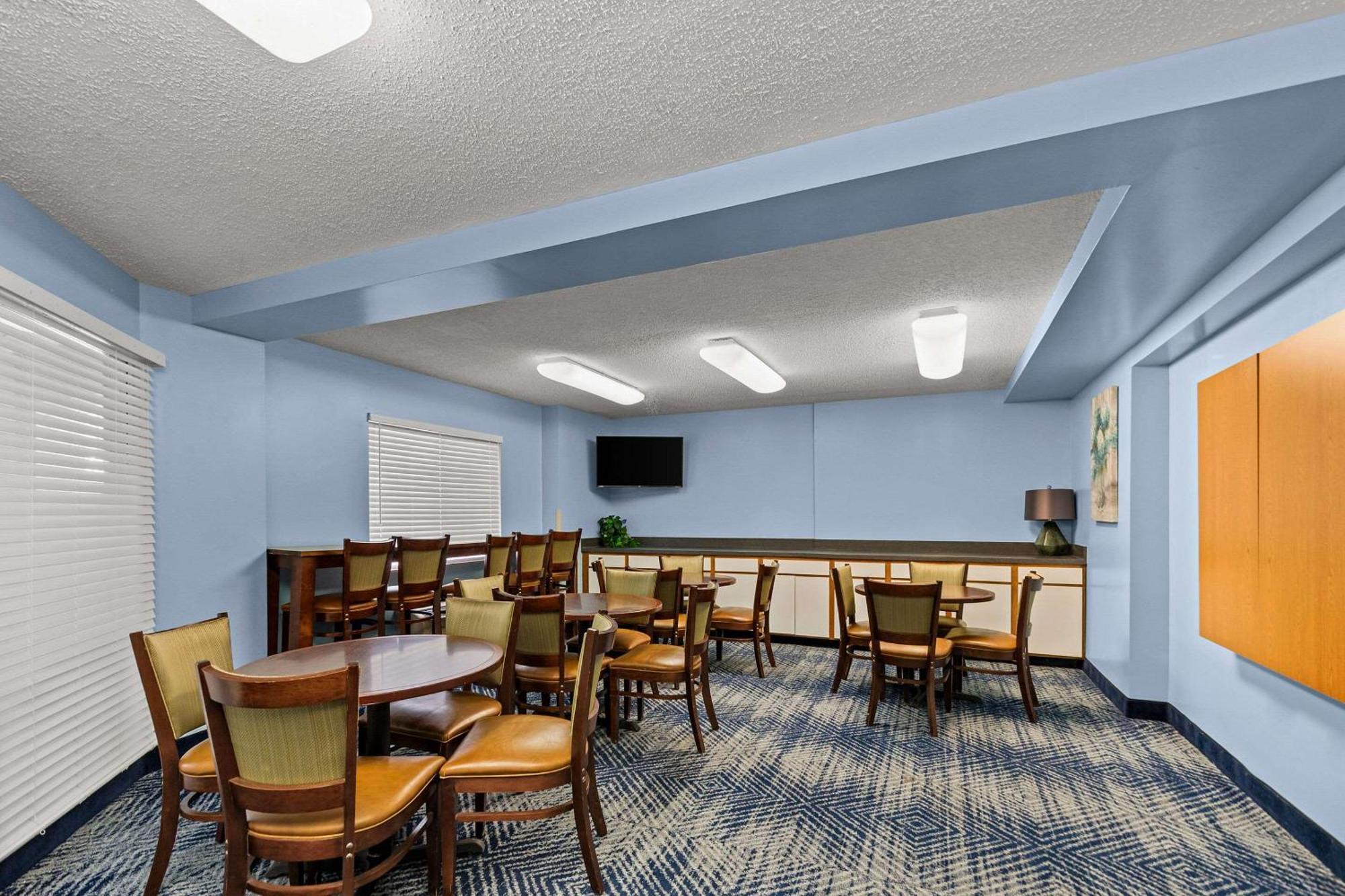Suburban - Washington Dulles Hotel 2*